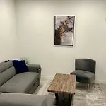 Private Very Spacious 2 Bed 1-Bedroom Suite Sw Calgary