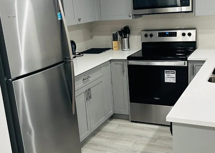 Private Very Spacious 2 Bed 1-Bedroom Suite Sw Calgary