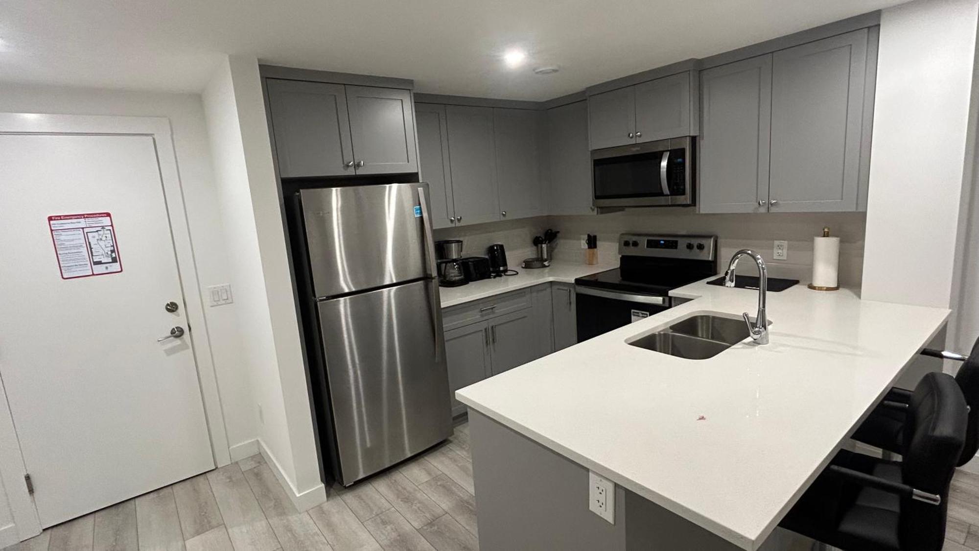 Holiday home Private Very Spacious 2 Bed 1-bedroom Sw Calgary