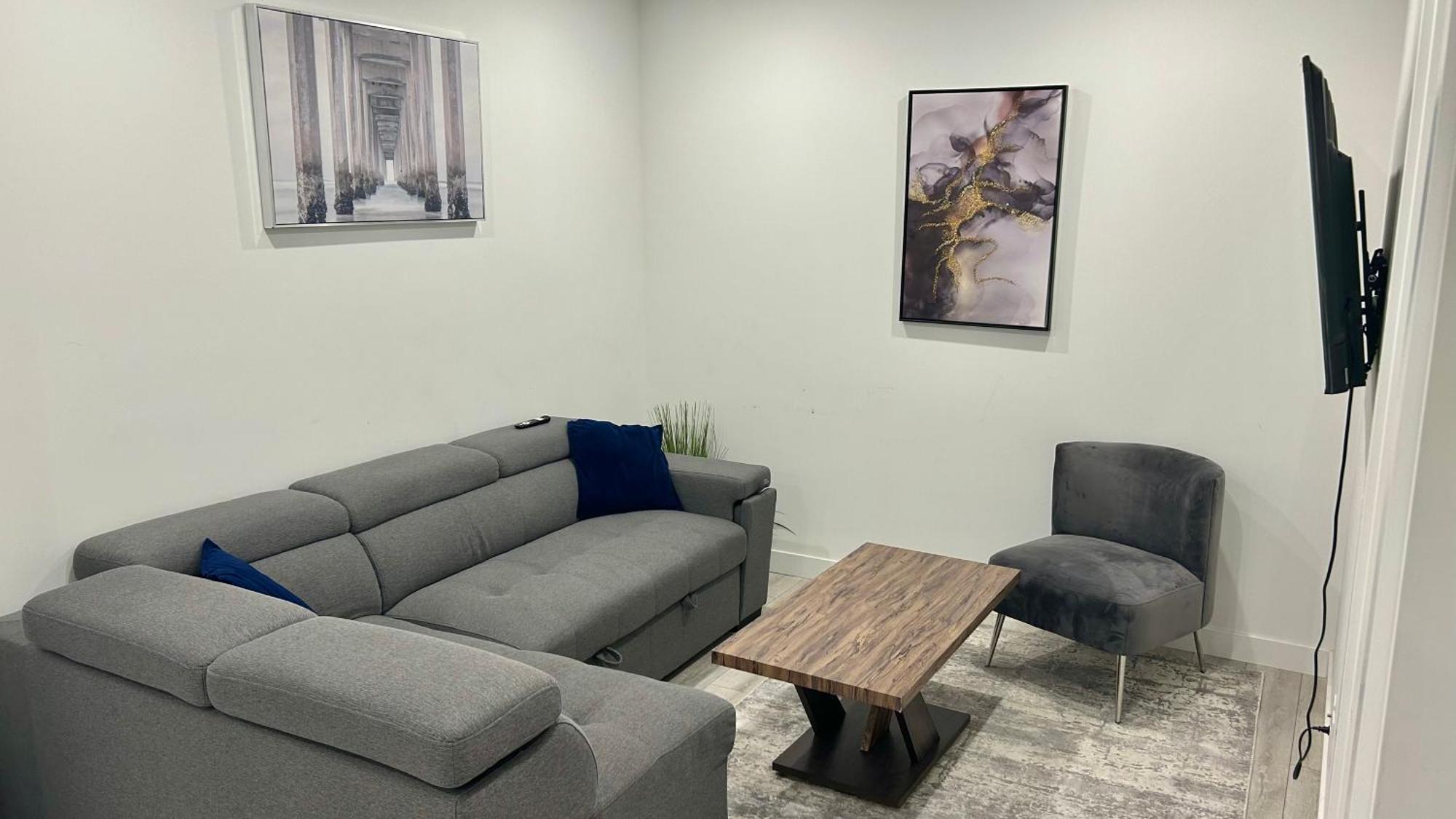Private Very Spacious 2 Bed 1-bedroom Sw *